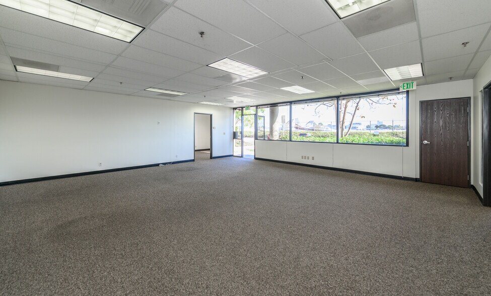 More Photos Of 380-384 Clinton St, Costa Mesa Manufacturing For Lease