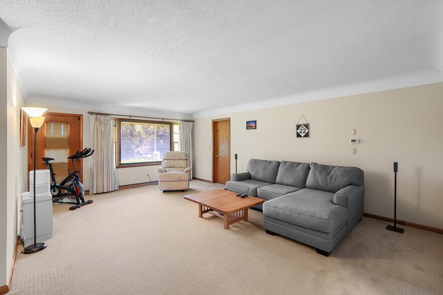 More Photos Of 1801 Commerce Blvd, Mound Funeral Home For Sale