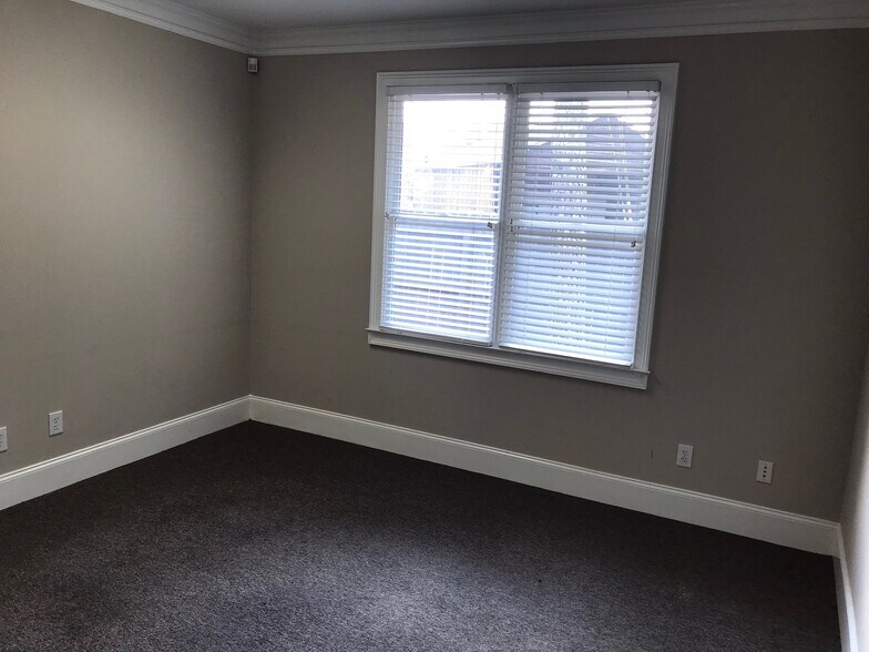 More Photos Of 11675 Century Dr, Alpharetta Office Residential For Lease