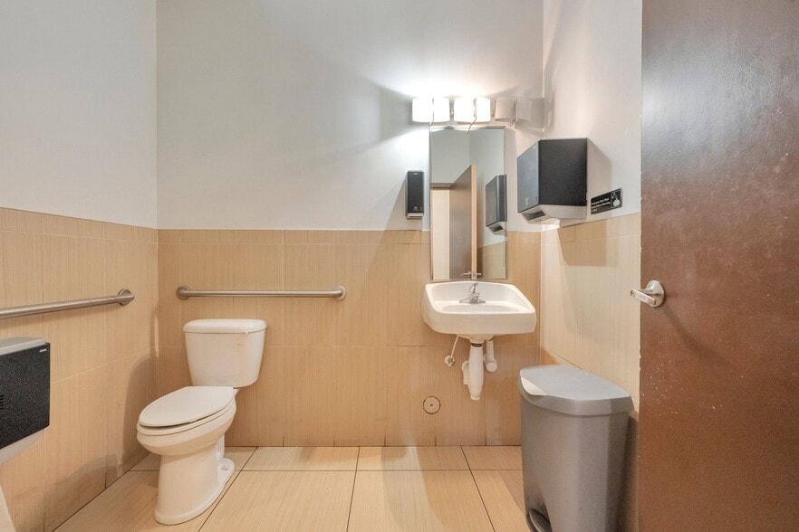 More Photos Of 25 E Church St, Orlando General Retail For Sale