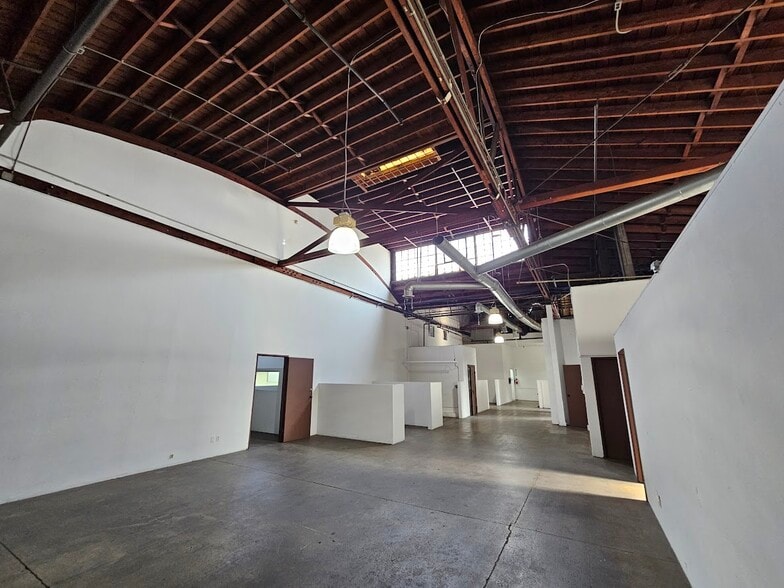More Photos Of 2853 E Pico Blvd, Los Angeles Warehouse For Lease