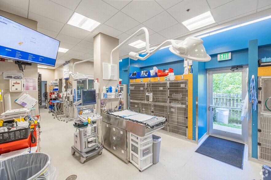 More Photos Of 10000 Old Columbia Rd, Columbia Storefront For Lease