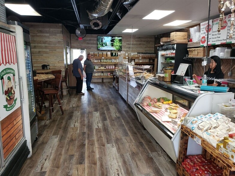 More Photos Of 218 E Davis Blvd, Tampa Storefront For Lease