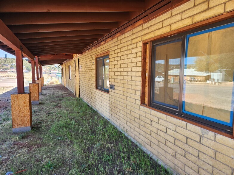 More Photos Of 704 S Meadow St, Payson Office For Sale