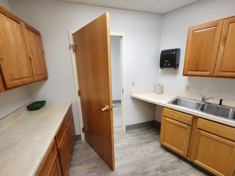 More Photos Of 212 E Manlius St, East Syracuse Freestanding For Lease