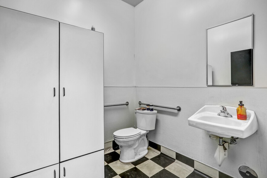 More Photos Of 19821 Valley Blvd, Walnut Auto Repair For Sale