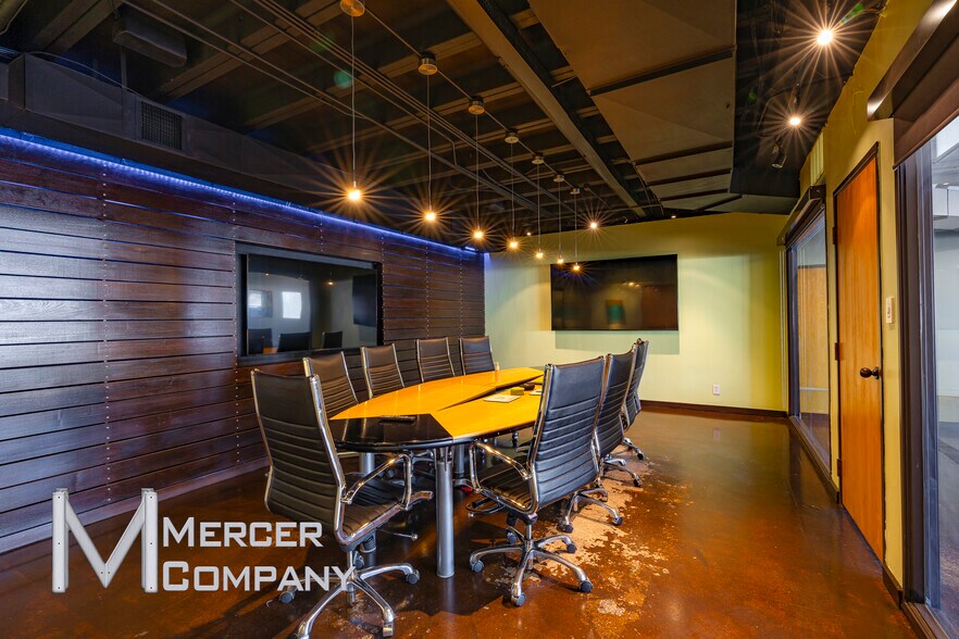 More Photos Of 2451 N Stemmons Fwy, Dallas Distribution For Sale