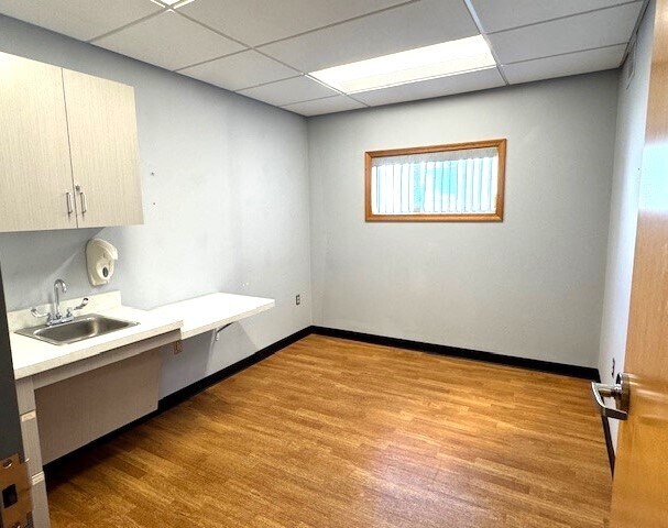 More Photos Of 2111 Washington Blvd, Easton Medical For Lease