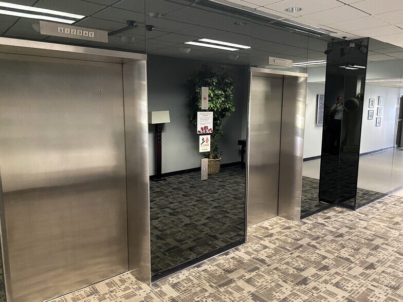 More Photos Of 6001 Cochran Rd, Solon Medical For Lease