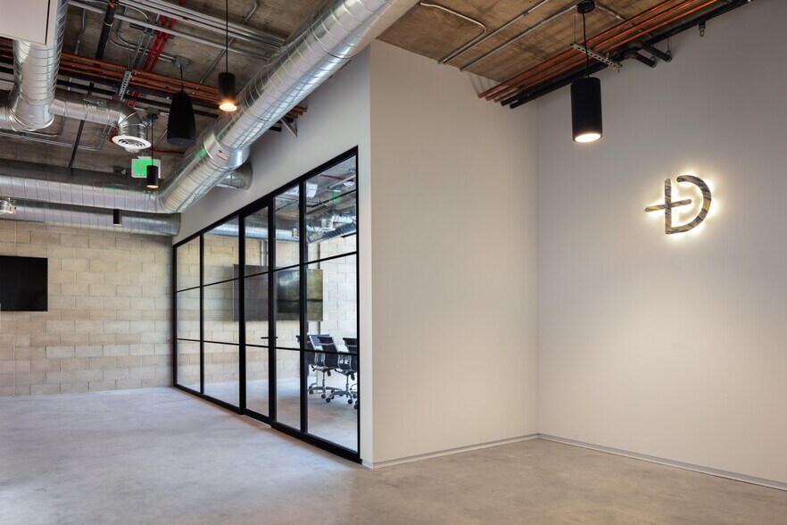 More Photos Of 743 Seward St, Los Angeles Office For Lease