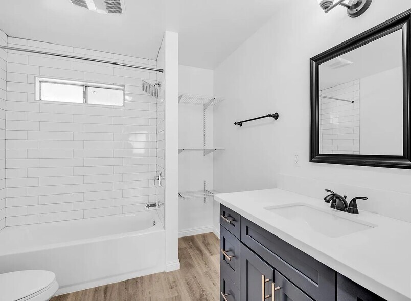 More Photos Of 614 S Myrtle Ave, Inglewood Apartments For Sale