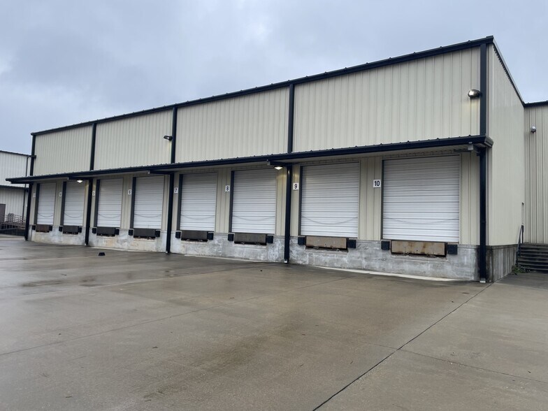 More Photos Of 3220 W Gentry Pky, Tyler Warehouse For Sale