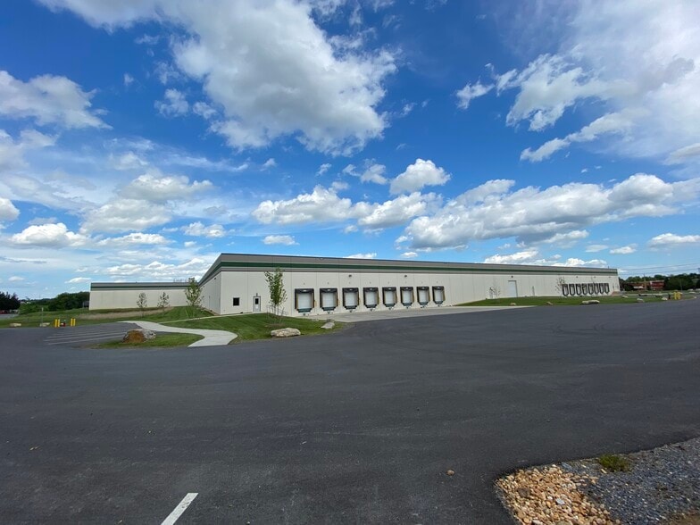 More Photos Of 411 Brooke Rd, Winchester Warehouse For Lease