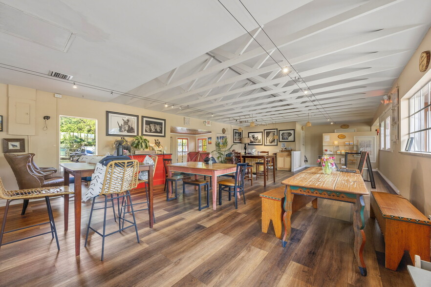 More Photos Of 780 Seagate Ave, Naples Freestanding For Lease