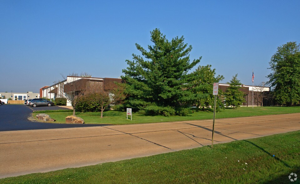 More Photos Of 1717 Fenpark Dr, Fenton Warehouse For Sale