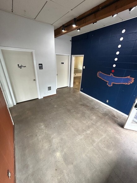 More Photos Of 245 Van Buren St, Eugene Freestanding For Lease
