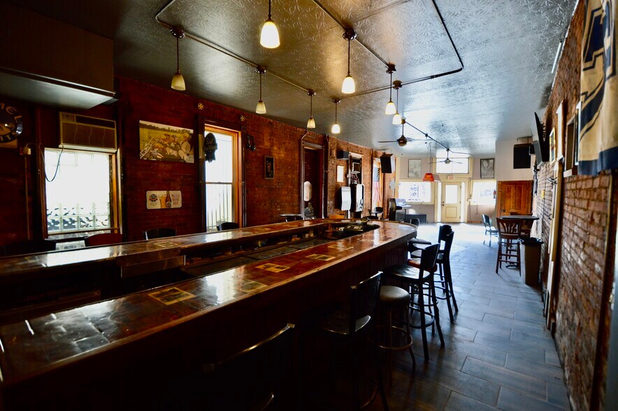 More Photos Of 254 W Pike St, Covington Storefront Retail Residential For Lease