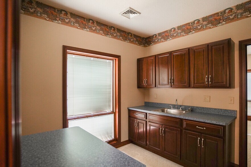 More Photos Of 328 Northpoint Ave, Huntington Office Residential For Lease