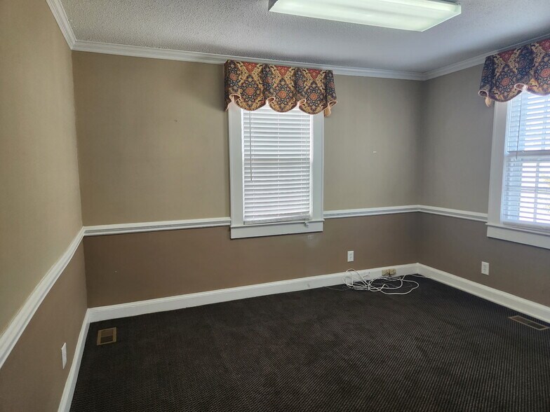 More Photos Of 302 N White St, Lancaster Office For Lease