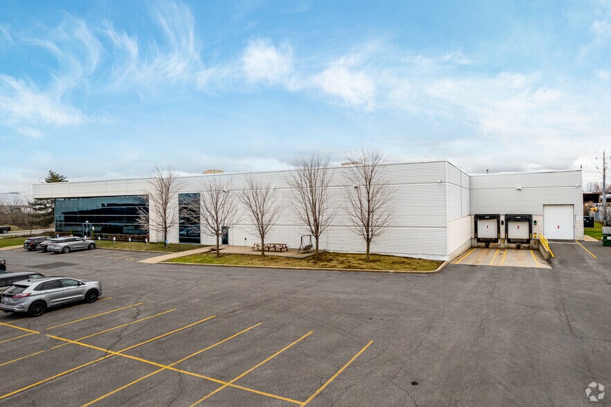 More Photos Of 830 Rue Delage, Longueuil Warehouse For Lease