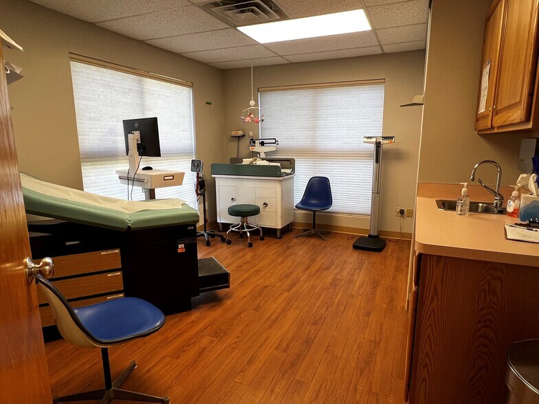 More Photos Of 335 Highland Ave, Cheshire Office For Sale