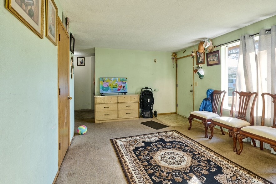 More Photos Of 880 N Pershing St, Mount Angel Apartments For Sale