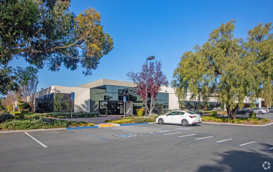 More Photos Of 3520 Bassett St, Santa Clara Research And Development For Lease