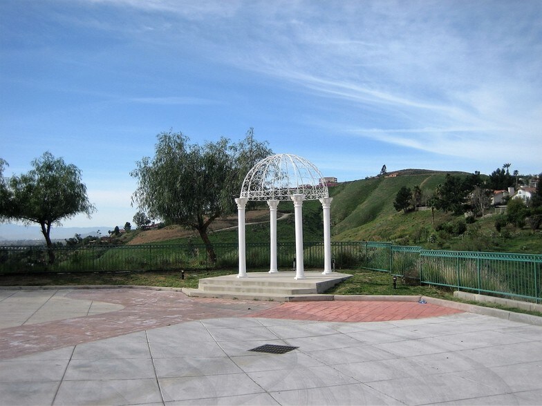 More Photos Of 670 Kendall Dr, San Bernardino Restaurant For Sale