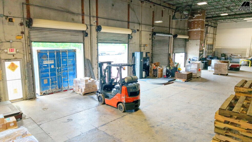 More Photos Of 1361-1363 NW 155th Dr, Miami Warehouse For Lease