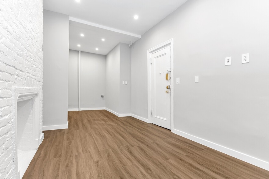 More Photos Of 122 W 20th St, New York Apartments For Lease