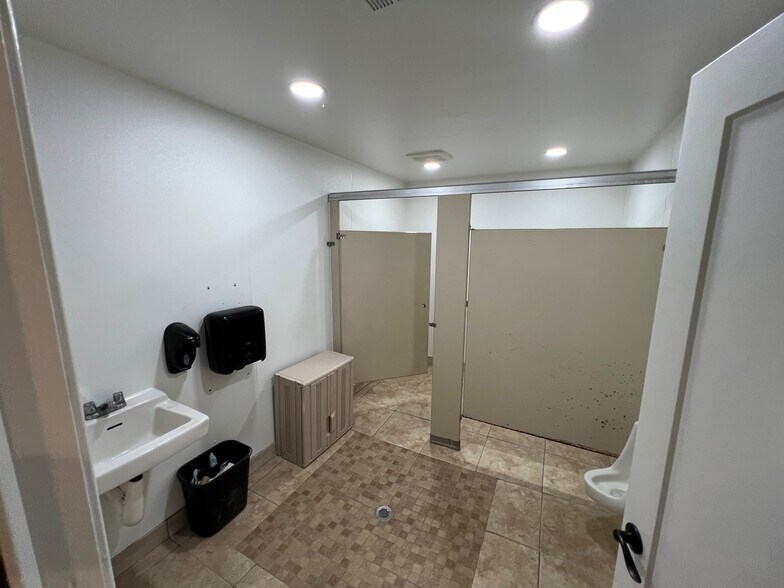 More Photos Of 5020 19 1/2 Ave, Riverdale Restaurant For Sale