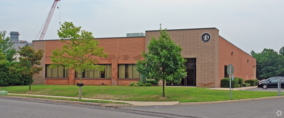 Primary Photo Of 31 Old Dock Rd, Yaphank Distribution For Sale