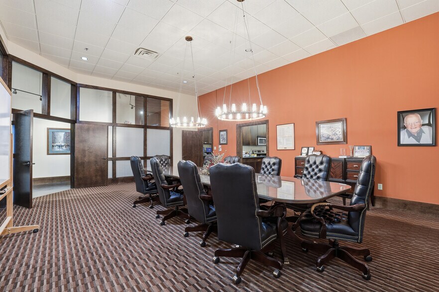 More Photos Of 140 E Main St, Lewisville Office For Sale
