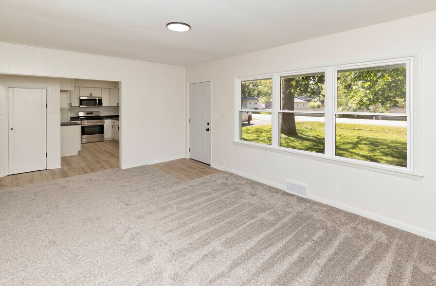 More Photos Of 1100 2nd St NE, Bondurant Industrial For Sale