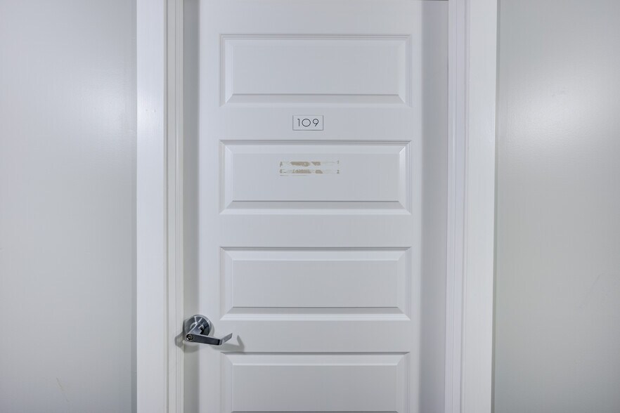 More Photos Of 628 E Parent Ave, Royal Oak Office Residential For Lease