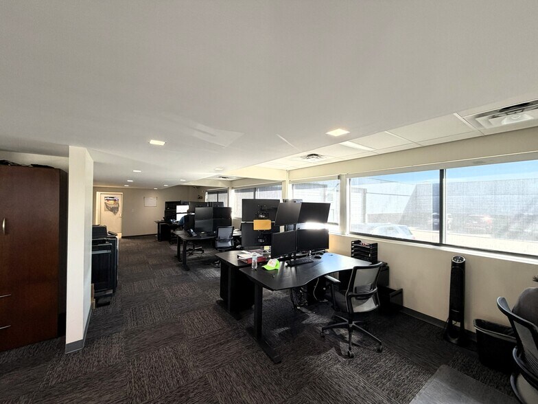 More Photos Of 3299 N 7th St Tfwy, Kansas City Manufacturing For Sale