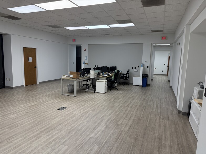 More Photos Of 3680 N Peachtree Rd, Chamblee Loft Creative Space For Lease
