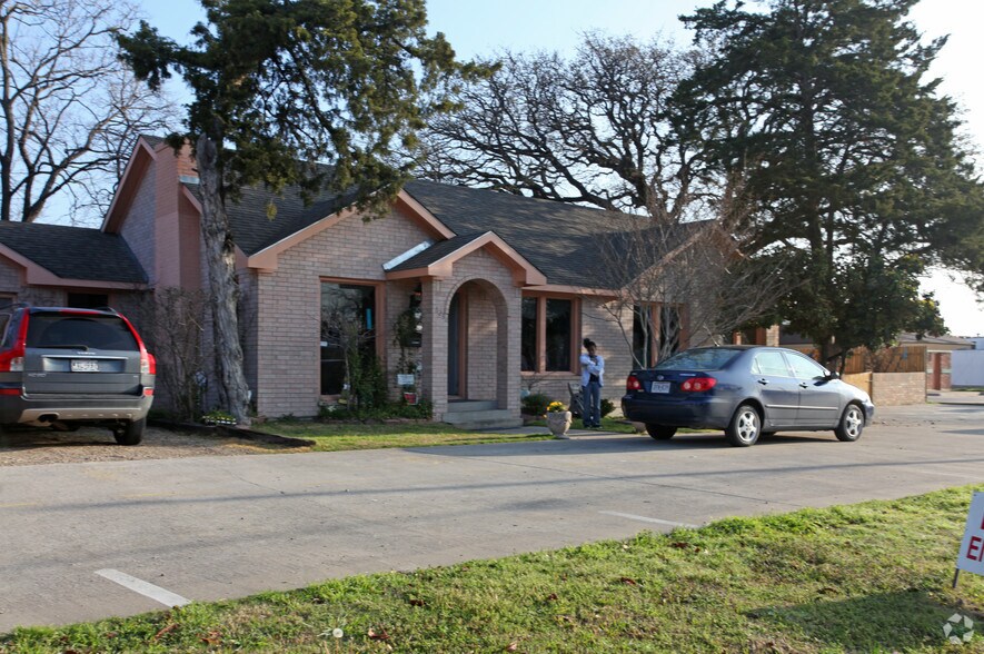 More Photos Of 623 E 2nd St, Irving Daycare Center For Sale