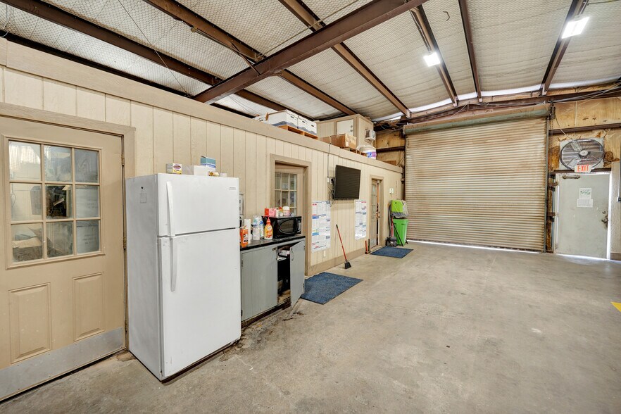 More Photos Of 2110 W 44th St, Odessa Industrial For Sale