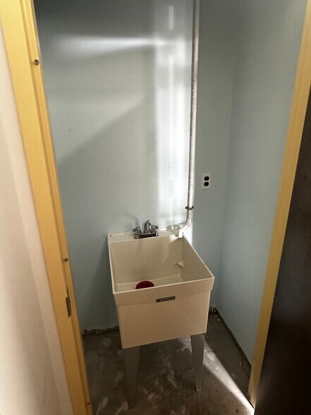 More Photos Of 1545 Ocean Ave, Bohemia Warehouse For Lease