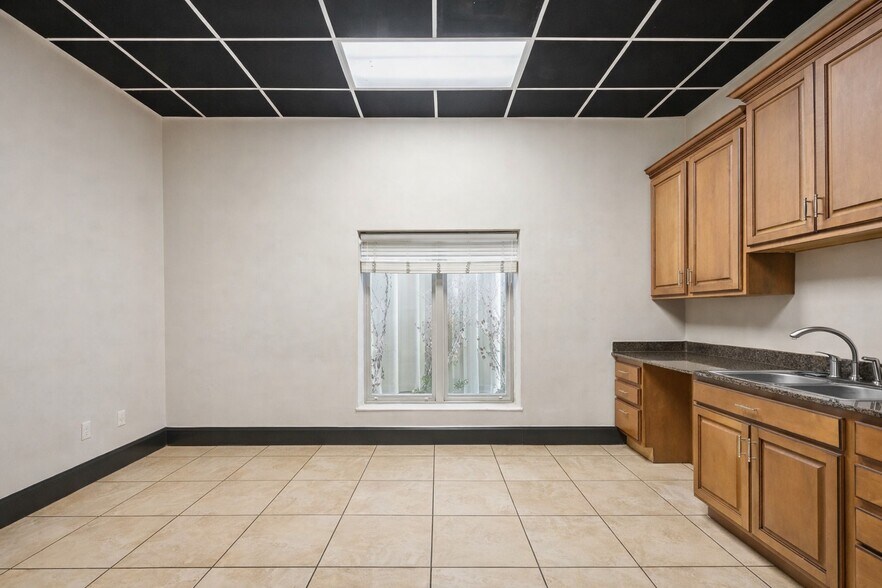 More Photos Of 4632 Pontchartrain Dr, Slidell Flex For Sale