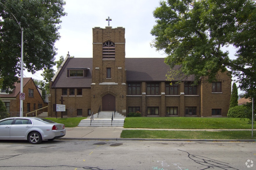 More Photos Of 1527 N Astor St, Milwaukee Religious Facility For Sale