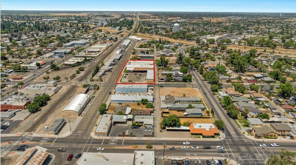 More Photos Of 401-409 N E St, Madera Warehouse For Sale