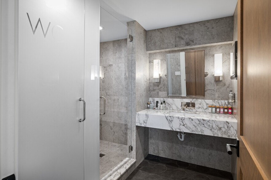 More Photos Of 4554 Forestdale Dr, Park City Showroom For Lease