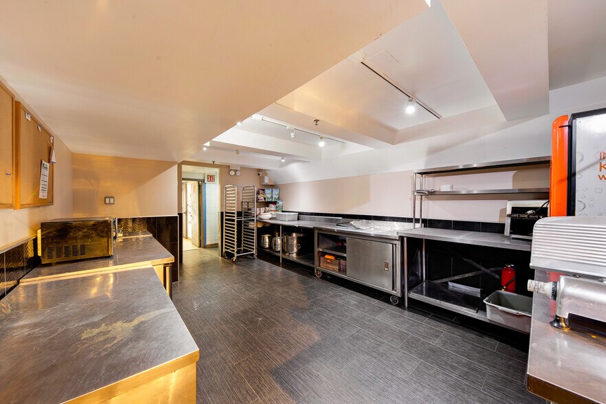 More Photos Of 348 E 49th St, New York Apartments For Lease