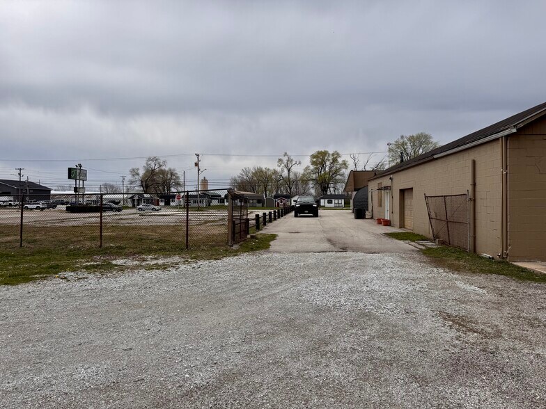 More Photos Of 1508 W Jackson St, Macomb Freestanding For Sale