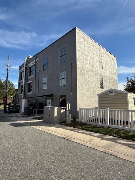 More Photos Of 138 Bushnell Plz, Bushnell Office For Lease