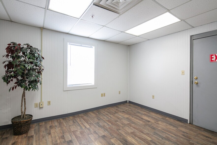 More Photos Of 130 Ecton Rd, Winchester Unknown For Lease