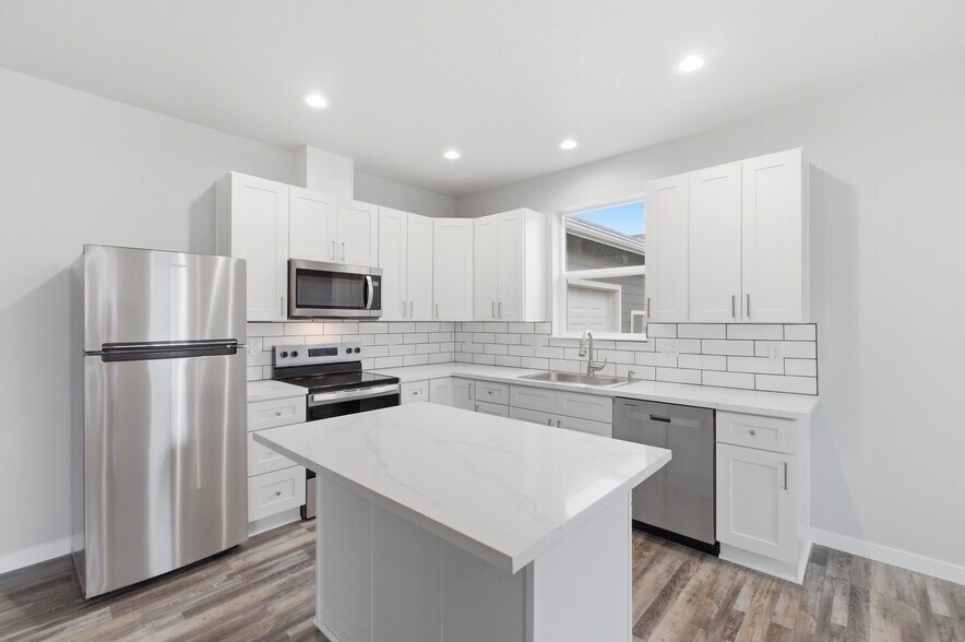 More Photos Of 1230 49th Ave, Sweet Home Multifamily For Sale