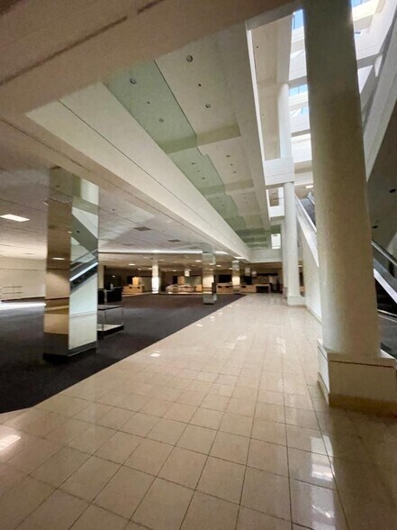 More Photos Of 5060 Montclair Plaza Ln, Montclair Unknown For Lease